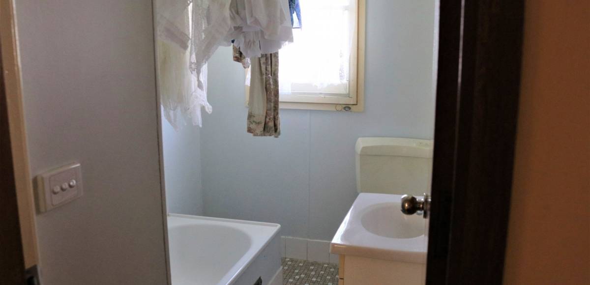 14 Algona  Crescent, Orange, NSW 2800 AUS